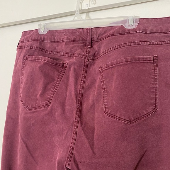 Arizona Jean 18 JRs. Plus Burgundy Ripped Jeggings - Picture 5 of 5